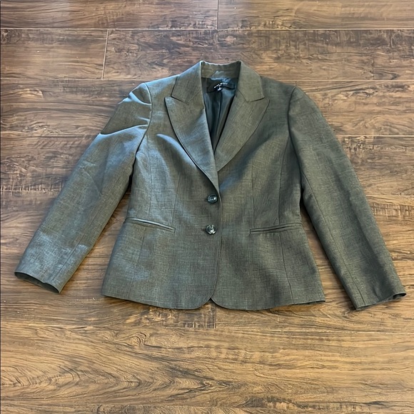 Nine West Classic Women's Two Button Blazer, Sz 2. - Picture 5 of 8